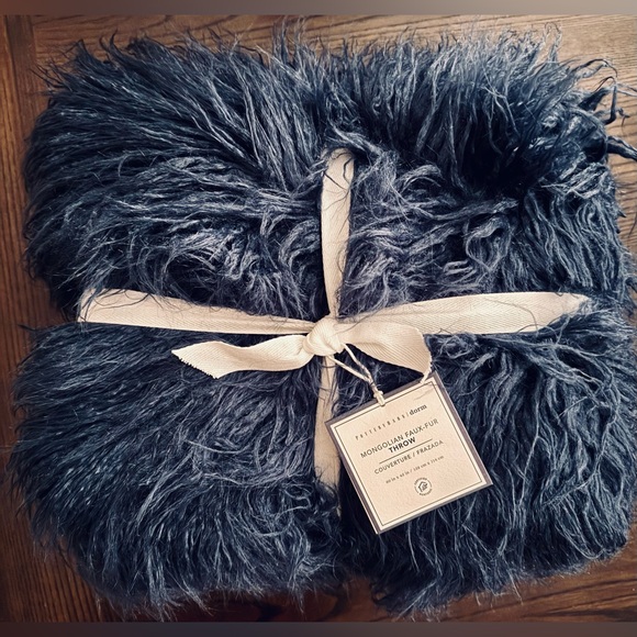 Pottery Barn Mongolian Faux Fur Throw Blanket Navy Blue Cozy Fuzzy Comfy - Picture 4 of 8